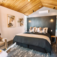 Discovery-Parks-Cradle-Mountain-Premium-Mountain-Cabin-Main-Bedroom