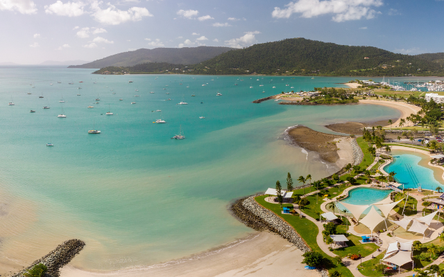 Things to do in queensland with your dog airlie beach