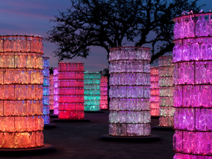 Light Towers Sensorio   Copyright 2020 Bruce Munro. All rights reserved. Photography by Serena Munro